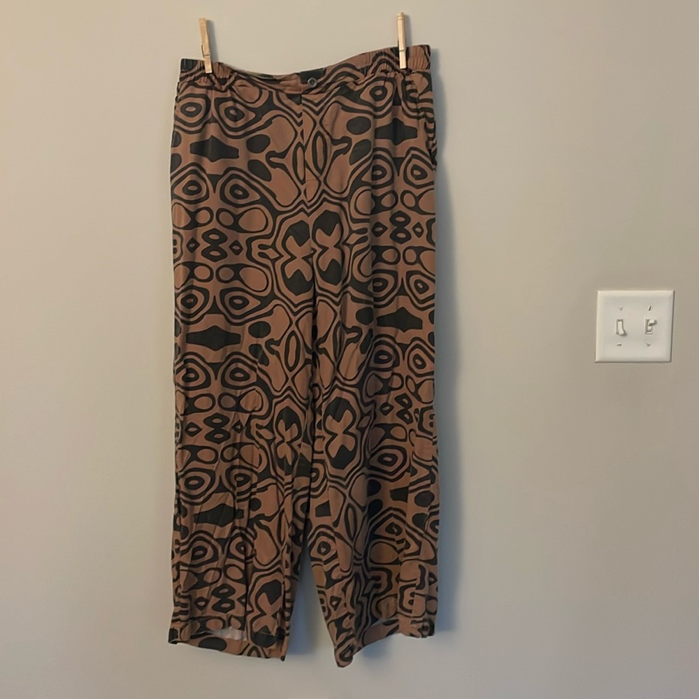 Brown and black funky pants - size l
